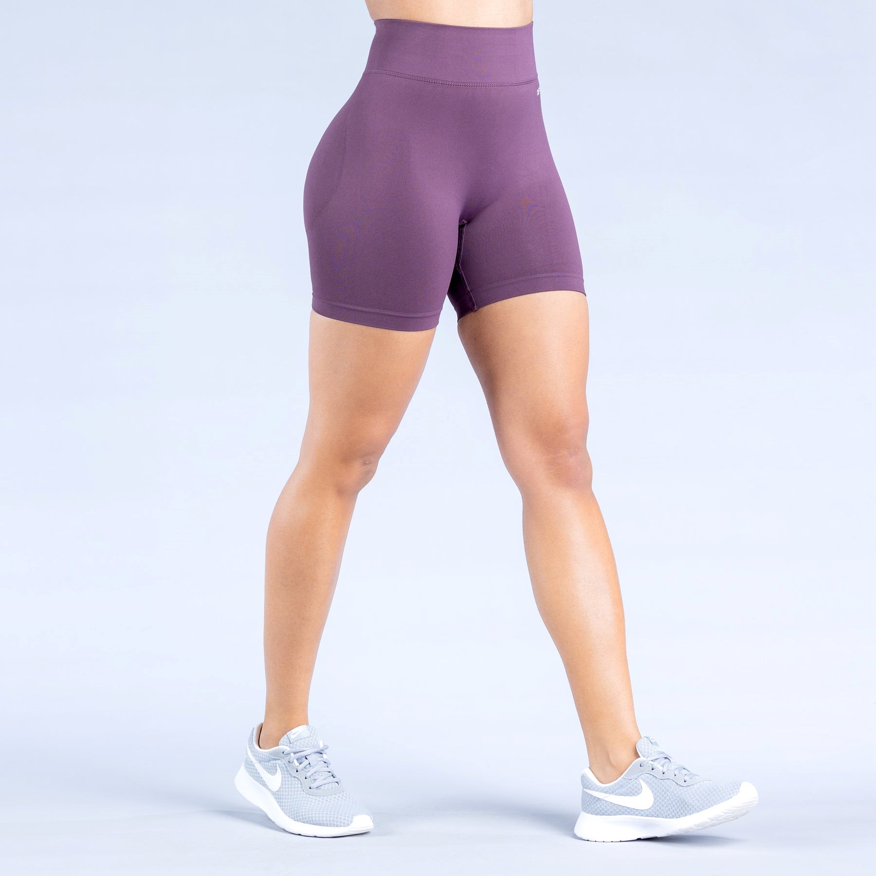 DFYNE Dynamic Shorts 4.5' Plum Perfect | GYH-5527526