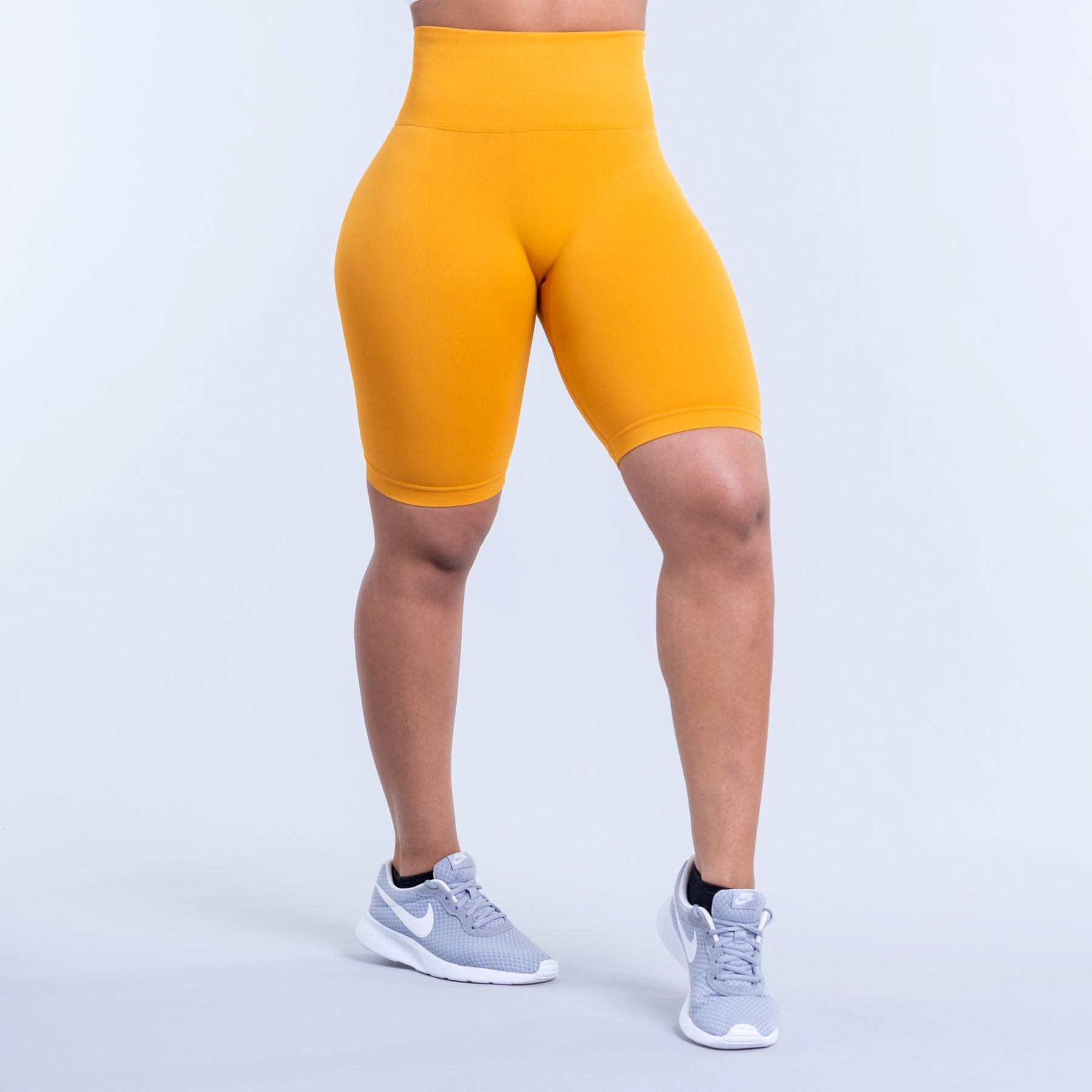 DFYNE Dynamic Shorts Moutarde Jaune | AMA-0725818